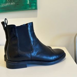 Vagabond Shoemaker Shiela Leather Chelsea Boot in Black Size 39 / 8.5